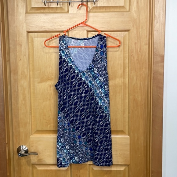 GAIAM Tops - Gaiam blue floral v-neck athletic top size L
